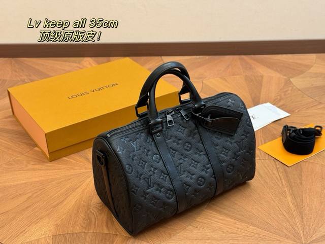 牛皮 配盒 尺寸：35*22Cm Lv Keepall 新品枕头包 原版配牛皮 简直长在我的心头。 男女同款！！！！ 男盆友的新包