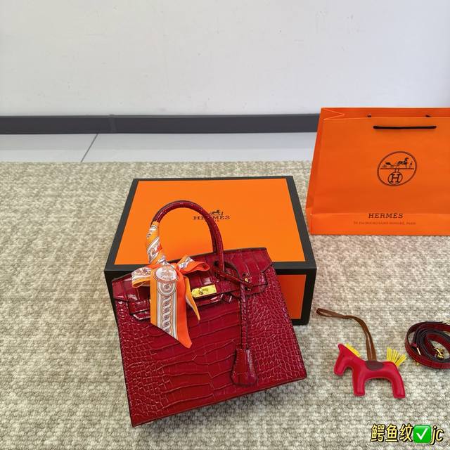 折叠盒 配小马丝巾 Hermes 高级鳄鱼纹 铂金包 Hermès 爱马仕 铂金包 高端质量 原版皮质 明星同款 原版质量 ，Hermès每个女孩的必备品 尺寸