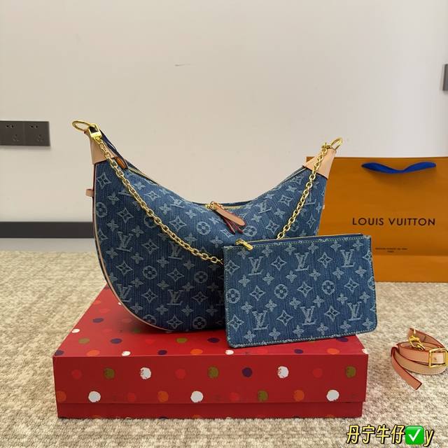 折叠盒 Size：38*26Cm Lv 中古 牛仔 Loop 牛仔 腋下包 大月亮 太戳我了吧！上身效果！ 啥也不说啦！订起来 . 搜索lv 大号月亮包 牛仔