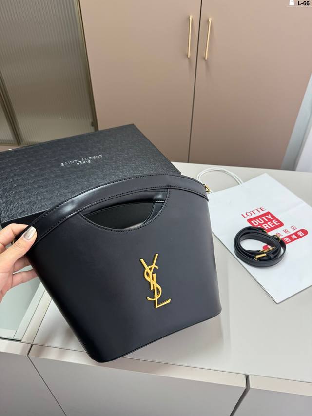 Ysl 圣罗兰菜篮子 中古包也有很可爱的时候 不想背大包 小包就最实用的 凹造型也很可！拍照好看！ L-66尺寸20.11.23 配盒