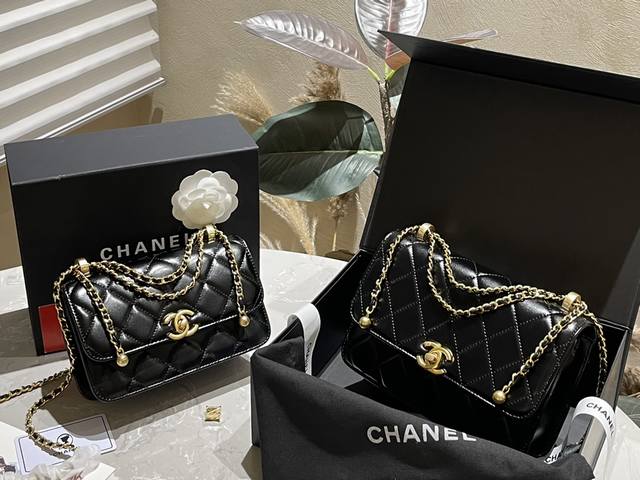 原版皮 双金球 折叠礼盒 Chanel 双金球 Woc 链条包 Chanel 香奈儿 新品 发财包 专柜走秀款 这个太美啦简直chanel肩背斜挎款 多功能包，