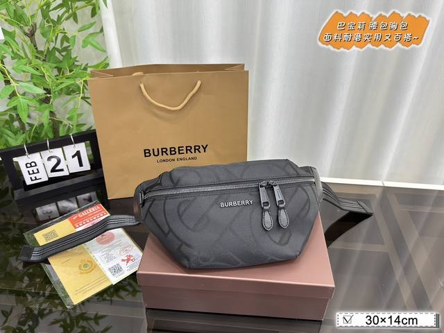 配折叠盒 Size:30×14 巴宝莉burberry 尼龙胸包腰包 男女都能背的款 包的容量也非常大 尼龙布非常好打理 耐脏的同时还耐造 而且非常轻便 对于直