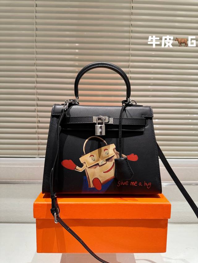 头层牛皮 Hermes Kelly 涂鸦凯莉包 凯莉包好随意搭配 不管怎么穿随便一背都好看 一点都不挑人很显气质 超有feel 这款其实很韩风 尺寸25 20C