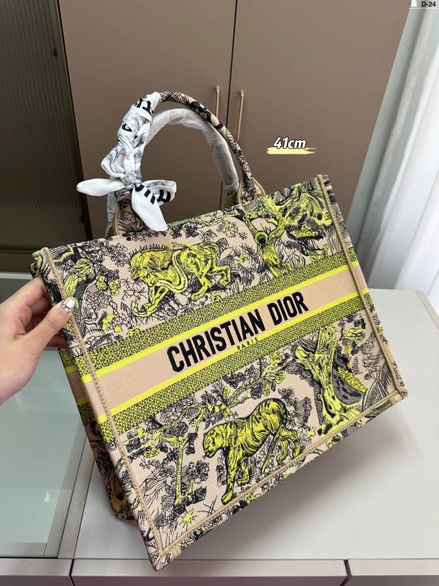 41Cm 迪奥dior 限定款tote Book 动物园立体提花 高密刺绣托特包 绝美的梦中情包 D-24 尺寸36×27 41×34折叠盒配丝巾