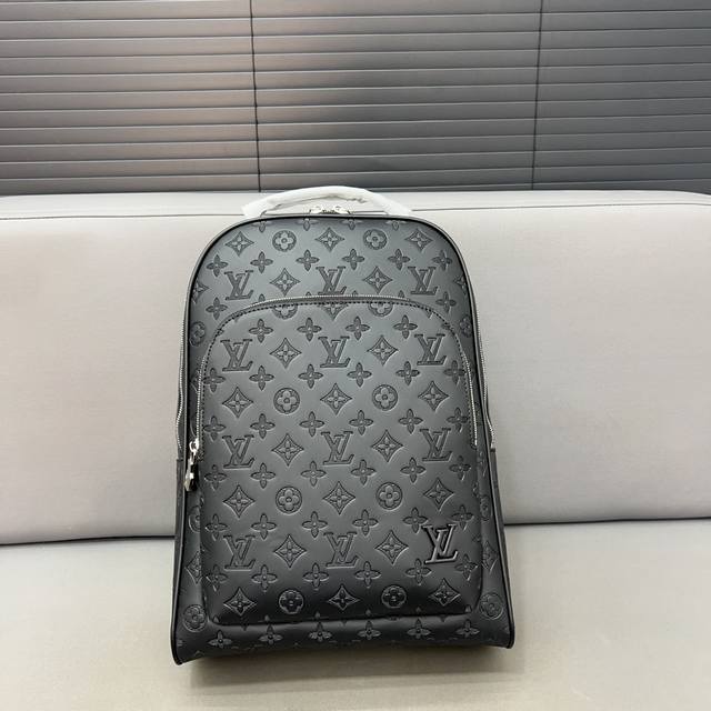 Louisvuitton 路易威登 Avenue 双肩包 男士背包 书包 电脑包采用精湛镶嵌细工，经典百搭 实物拍摄 原厂原版面料 配送防尘袋 30 X 40