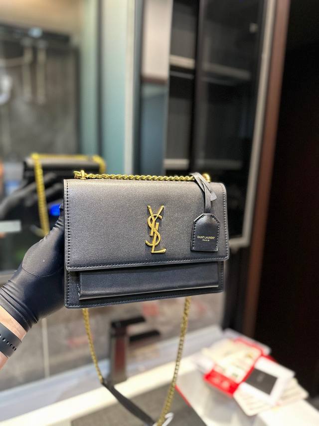 Yslsunset 日落包 圣罗兰ysl-专柜新品 明星款 据说上市不到一个月被抢空 超多博主推荐 保留了ysl一贯的摇滚精神 走的都市随性风 值得打call