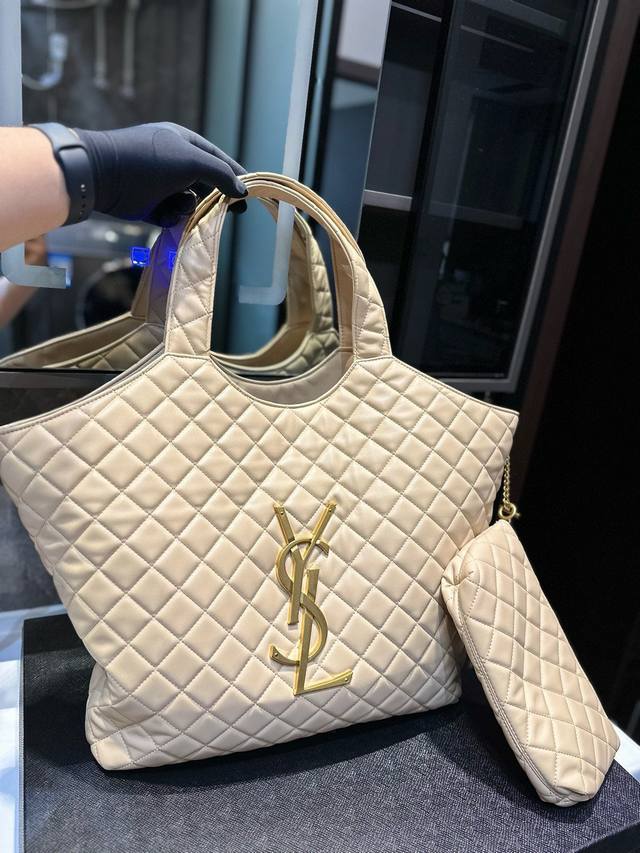 升级款 Ysl免税店包装 大logo Ysl Gaby绗缝纹路购物袋 大tote感觉太温柔了简直 随意搭配都出彩#Ysi。Wssy尺寸38 36Cm