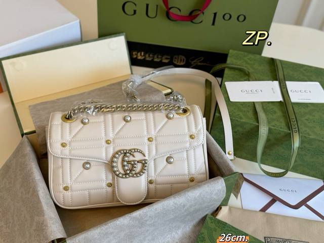 大号26Cm 折叠盒飞机盒 Size：26×16 Gucci 古驰gg Marmont 珍珠款马蒙链条包 质感超好绝美珍珠爆款马蒙包 以双g标识作为点睛之笔 每