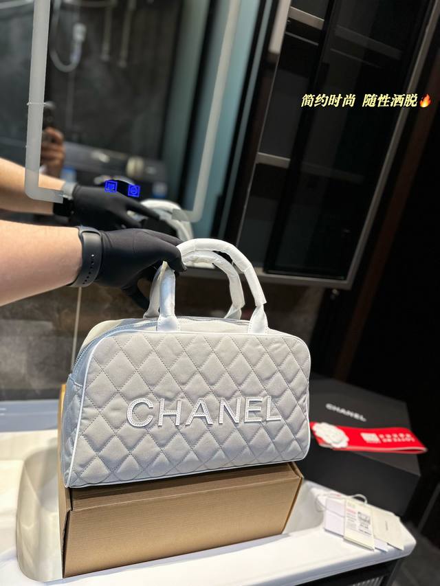 Chanel中古健身运动包 香奶奶了解一下别以为只能健身运动才能选它，就算不运动不健身也没关系，日常出去玩当旅行包，它也能够满足你 四位数就可以拥有的chane