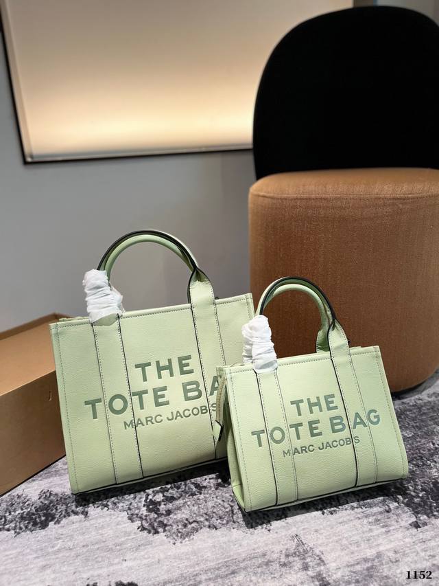 Mj托特包-Marc Jacobs- The Traveler Tote Bag托特包 开口处配有拉链开合 更安全市面大多tote都是敞口 这点设计很贴心面料