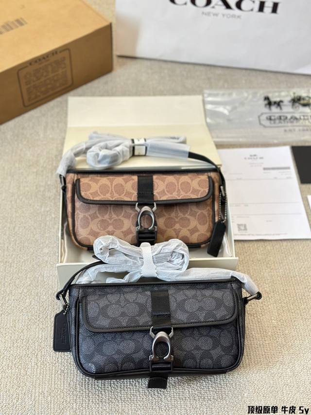 顶级原单 牛皮 Coach 蔻驰cm337 Cm335 男士 Beck斜挎邮 差包 新品 轻便简约，牛皮革，内置多功能袋，顶部拉链 开合，织物村里，外置插袋和翻