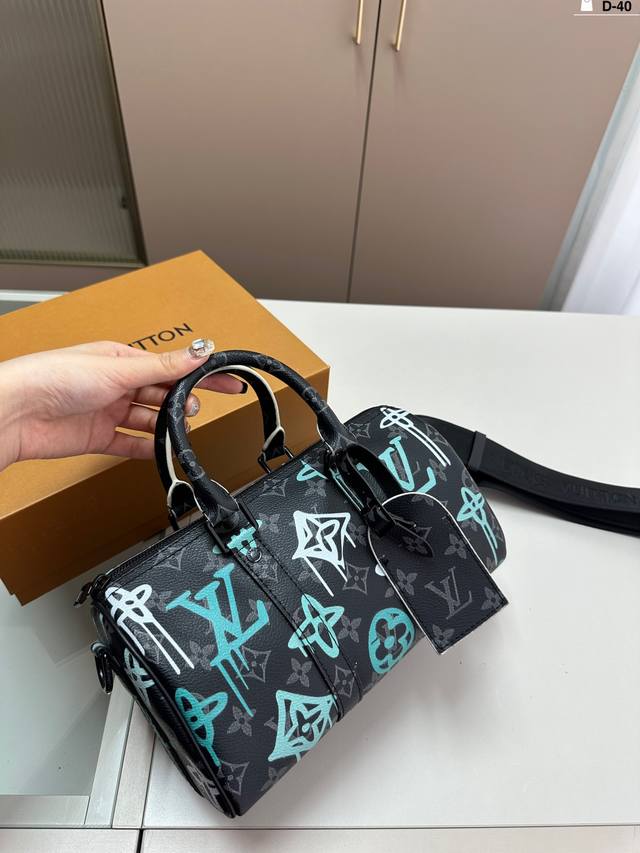 Lv Keepall Xs 新品枕头包 黑色牛皮 简直长在我的心头。 男女同款！！！！ 男盆友的新包 D-40 尺寸25.12.14 折叠盒