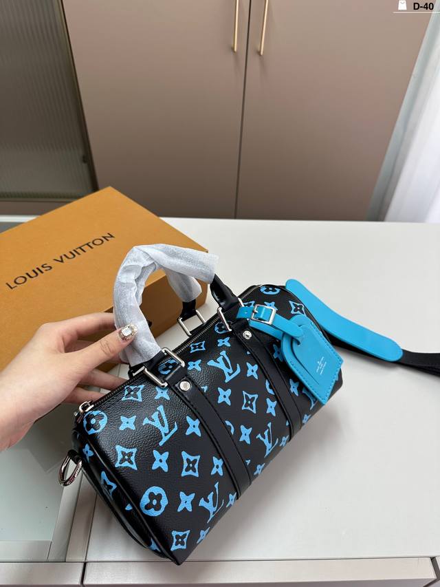 Lv Keepall Xs 新品枕头包 黑色牛皮 简直长在我的心头。 男女同款！！！！ 男盆友的新包 D-40 尺寸25.12.14 折叠盒