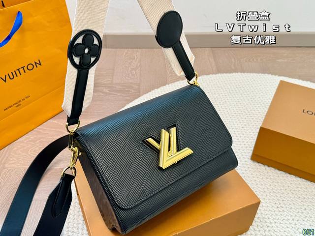 折叠盒 原版五金带lv Logo Lv Twist肩背包 真的很高级 日常通勤简直绝配 又酷又飒低调的奢华 可盐可甜 极致美感 绝美女孩就是你 尺寸： 23 1