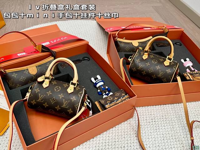 礼盒套装 Lv Speedy Nano枕头包 Lv 新款系列 枕头包 手袋,全网首发 Lv Speedy Nano 枕头包这款retiro 手袋以标志性 经典永