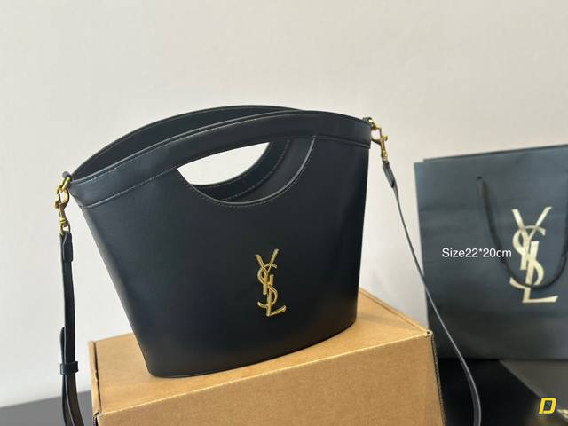 全套包装 Ysl Leather最新光滑皮革托特包 造型托特包，全皮革内衬设计，饰以le Cassandre.这款现代单品可作为手提包携带，也可搭配可拆卸肩带肩