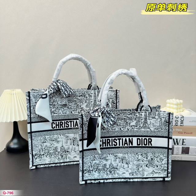 中号 尺寸35.26 大号 尺寸40.33 迪奥dior Tote 最新四季系列， 原单刺绣 绝非市场通货 春夏秋冬四季轮回，一种诗意的浪漫，点缀了一年四季，大