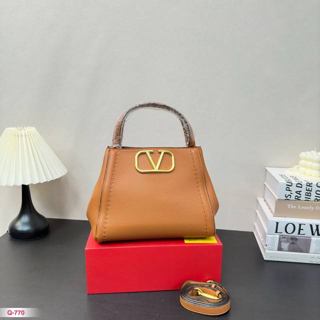 折叠礼盒 华伦天奴valentino女士 Valentino 秀款 Black Tie Valentino Letter Bag 来自valentino 的托特