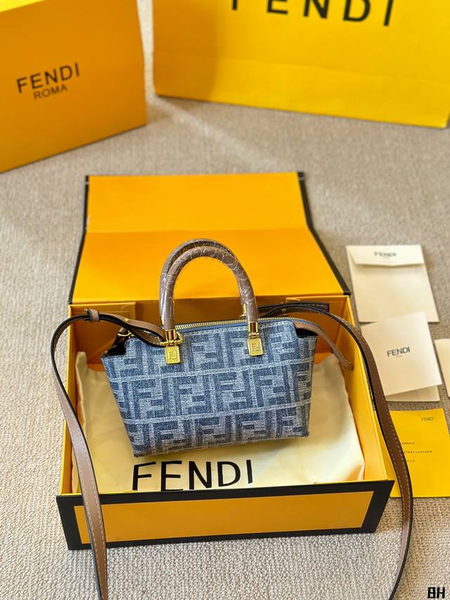 原版布 Fendi 芬迪 By The Way Mini波士顿包 尺寸18 13Cm 折叠礼盒包装