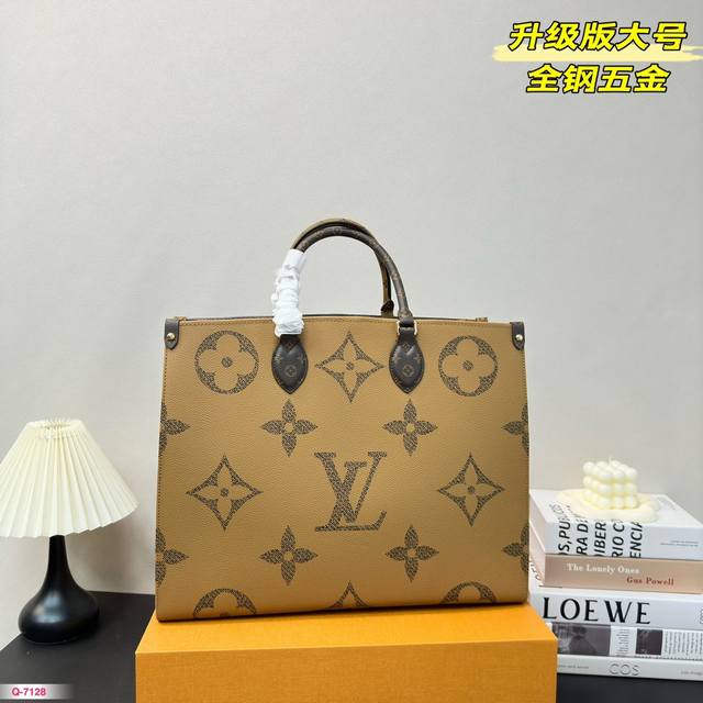 配折叠盒 Lv 丛林托特包 大号 原单品质 全钢五金 这是一款超赞的包包 可以说是非常赞了，对花品质 秒杀市场一切低端货 上身真的很有气质！尺寸40.32Cm