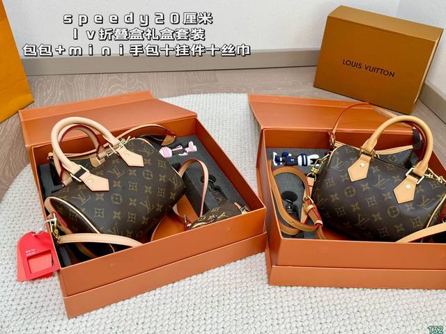 礼盒套装 Lv Speedy 20枕头包 Lv 新款系列 枕头包 手袋,全网首发 Lv Speedy 枕头包这款retiro 手袋以标志性 经典永恒。优雅低调的