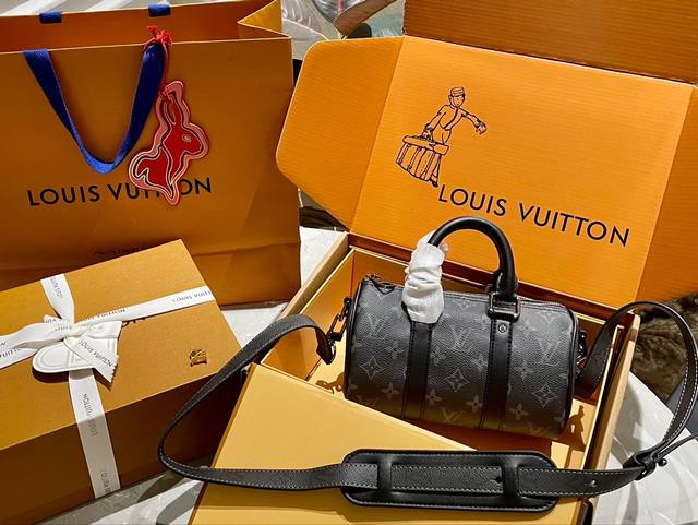 原单 折叠礼盒 Lv 限量款 keepall 20cm 无论版型 内里和专柜毫无差别 真正原版复刻 内里可拆卸 火遍全球的爆款机场大包 机车女神包 明星同款 贵