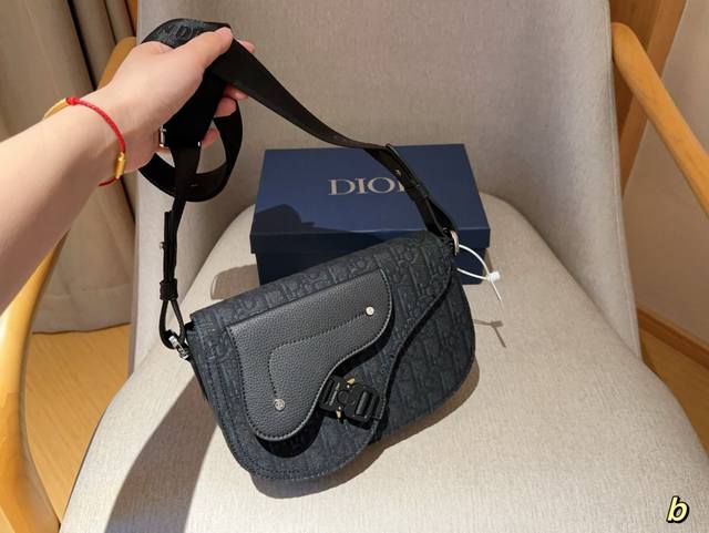 高版本 Dior 迪奥 oblique印花帆布 新款信使包马鞍包 尺寸23×15×5 礼盒包装