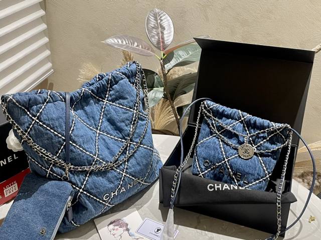 原单 礼盒包装 CHANEL 牛仔22BAG 以数字命名的“垃圾袋” 2021 年10 月，Chanel 品牌艺术总监Virginie Viard在2022年春