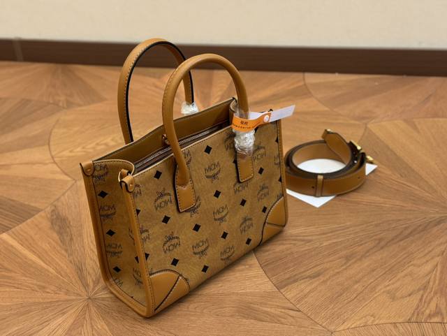 size：38*28cm 25*18cm mcm 新款购物袋 升级版拉链款shopper 改变后的[它 你是否更爱它了！ 原单！青岛出品！