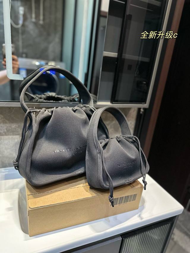 亚历山大王 抽带包罗纹针织alexanderwang大王全新春夏新款Ryan手提包针织材料瞬间感受到春夏 的清新浪漫气息抽绳收口设计带来轻巧独特的造型分分钟钟揽