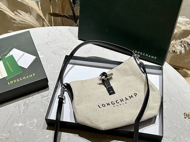 礼盒包装 Longchamp 龙骧帆布Tote 托特包 质感很高级 容量超级大也很耐用 日常出街背它回头率百分百 就是这种随性慵懒感 尺寸20 16