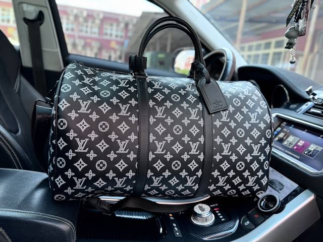 高端货 新款 “Louis Vuitton”lv旅行袋 路易威旅行包 M24953 LOUIS VUITTON keepall 50 可拆卸可调节肩带字母印花