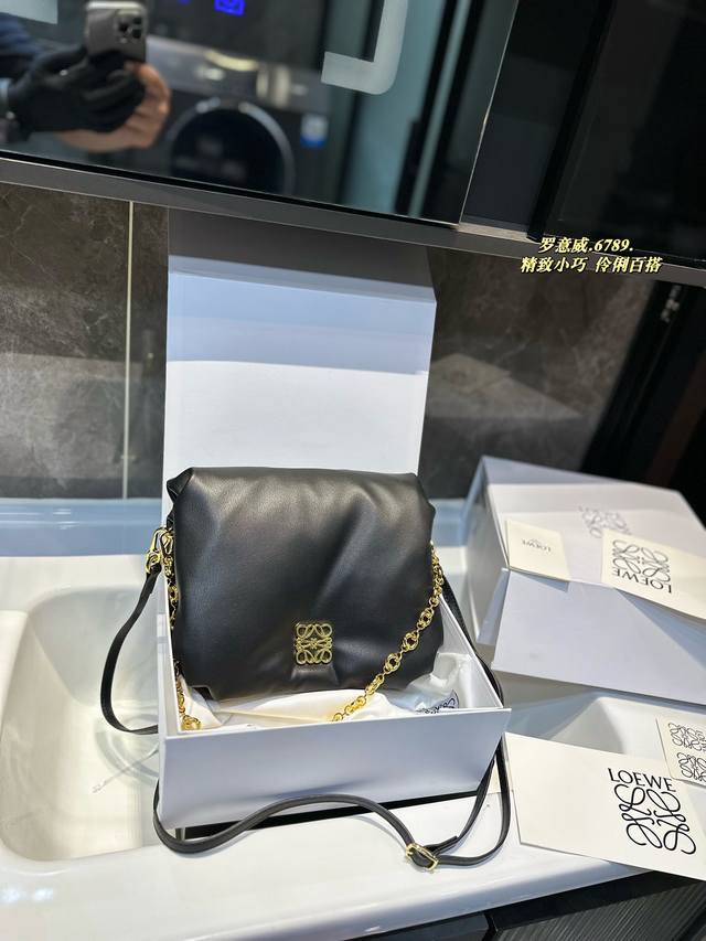 罗意威Loewe新品 口盖包 超柔软 超舒服 尺寸23