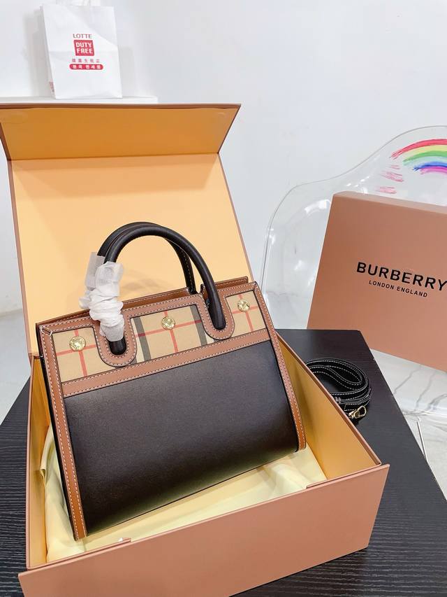 礼盒包装 Burberry Title双提柄泰尔勒手提包巴宝莉包 Burberry 巴宝莉女士黑色手柄三粒铆钉托特包单肩包手提包斜挎包 25cm