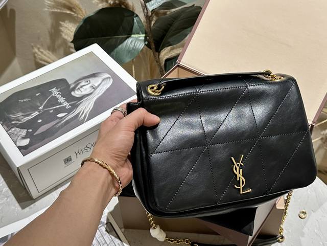 原版皮 折叠礼盒 官网飞机箱 YSL JAMIE_羊皮款小号 新品真的有戳中我心巴，谁懂啊？ 进口意大利小羊皮，整个包型以经典复古做旧版的设计，打破元素，非常好