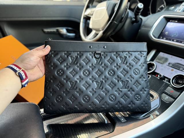 高端货 新款 “Louis Vuitton”lv手拿包 路易威登手拿包 M62903 商务风 头层小牛皮高清五金logo标志、专用内里。顺滑拉链、油边平滑、做工