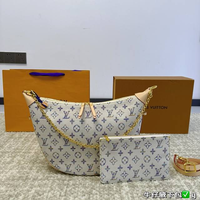 折叠盒 size：38*26cm Lv 航海系列 Loop 牛仔 腋下包 大月亮 太戳我了吧！上身效果！ 啥也不说啦！订起来 . 搜索Lv 大号月亮包