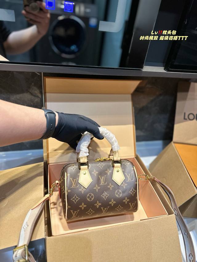 折叠飞机礼盒 LV Speedy 20枕头包 LV 新款系列 枕头包 手袋,全网首发 LV Speedy nano 枕头包这款Retiro 手袋以标志性 经典永