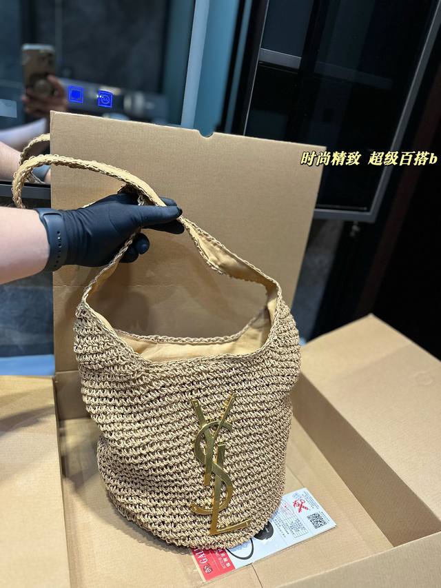 圣罗兰 YSL 编织购物袋 质感很高级 容量超级大也很耐用 日常出街背它回头率百分百 就是这种随性慵懒感尺寸：32*32cm