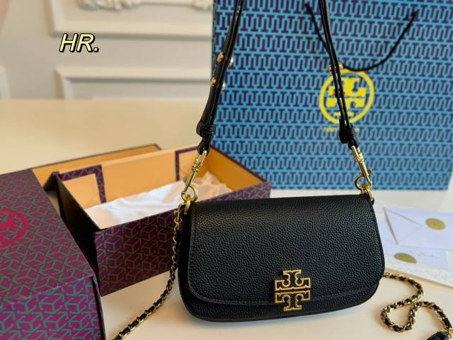 折叠盒 size：22×13 TB Tory Burch 腋下包 托里伯奇Britten 配有两条肩带斜挎可手提 容量还不错，耐磨耐造 风格非常简约 四季百搭款