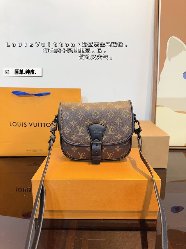 配礼盒. LV 新款 马鞍包.男生必入超经典测评 又是一期Louis Vuitton男包推荐真的很精彩 很多男包除了男生喜欢 今天推荐的这只Outdoor系列的