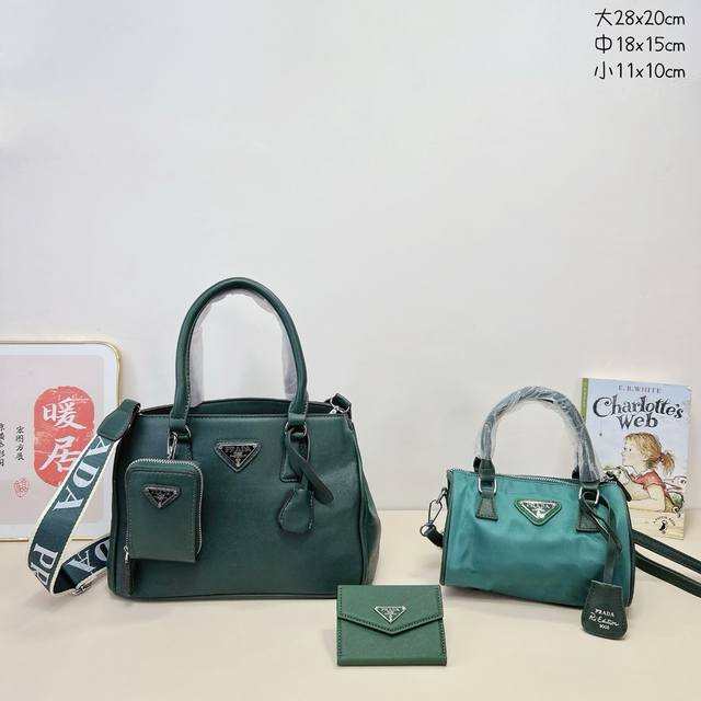 三件套 普拉达 Prada 组合 斜挎包+枕头包+卡包 尺寸：大28x20cm，中18x15cm，小11x10cm.