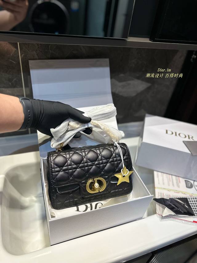 礼盒包装 DIOR NEW 新款Dior Jolie 手提包 2024春夏新品，小牛皮材质，兼具优雅气质与实用功能，藤格纹多层设计，容量最佳！搭配可拆卸手柄与可