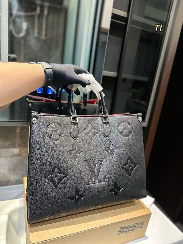 高品质Lv onthego妈咪袋 性价比之王这是一款超赞的包型，灵感来自于恶搞Lv的街头品牌，曾经的曾经，Louis Vll litton永远不会走下神坛，1: