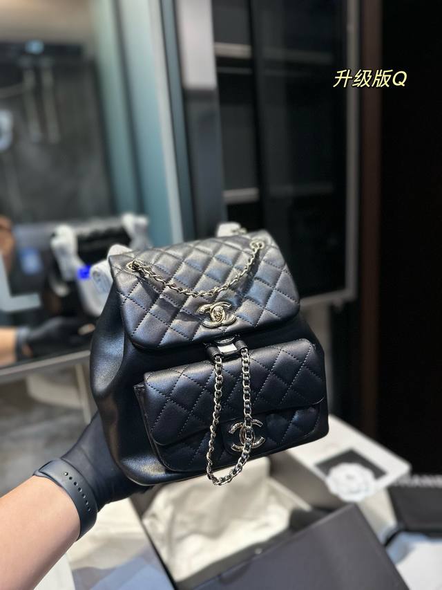 飞机礼盒 香奈儿CHANEL Duma双肩包 又甜又酷 一整个爱住 百搭时尚 颜值超高 是每个潮酷女孩必入单品尺寸21.23