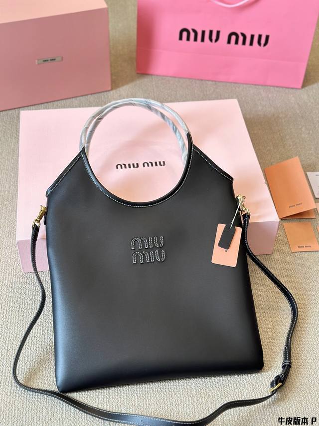 牛皮版本 miumiu限定款托特包 简单又好看 miumiu而且超级实用， #miumiu新款包包 尺寸35 33cm