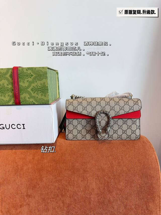 配礼盒 Gucci 古奇新款 酒神链条包名字来源于古希腊罗马神话中的酒神 虽为手袋界的新秀 但即使是在It Bag层出不穷的今天 经典包款里也有它一席之地 销量