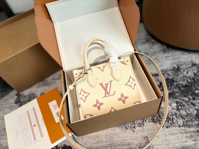 全套礼盒 Louis Vuitton 新品 心动不止一次 LV Onthego bb 家族再添爆款然 Onthego BB 大象灰它来啦 全皮质高级灰 拼色花纹