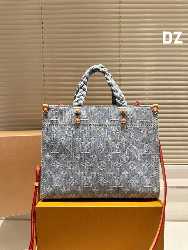 新牛仔 LV onthego 新款丛林包 ONTHEGO绝对是通勤工具包必备单品之一轻盈容量大百搭最最关键不娇气小号的尺寸刚刚好也不像老花的容易撞款 尺寸30c