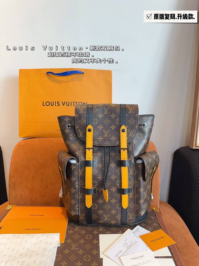 原单品质. LV christoPher双肩包 经典又不失年轻感 低调有质感的外观设计，不仅实用又不失时髦感，满足日常通勤需求也能满足休闲出行需求！ 富有层次与